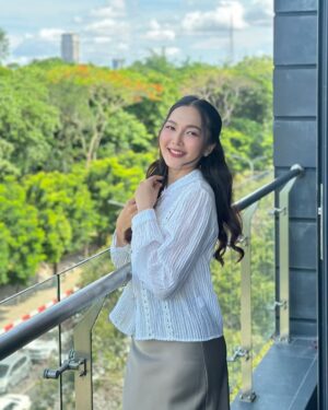 Wint Yamone Naing Instagram - ညနေခင်းရဲ့လေပြေထဲမှာ မိုမိုဆံနွယ်တွေတောင်ပံဖြန့်တဲ့အခါ 🕊️