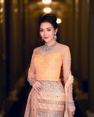 Wint Yamone Naing Instagram - အမျိုးသမီးတစ်ယောက်ရဲ့အလှဆုံးအချိန်ကဘယ်ချိန်လဲ 🧡
Zwal and Sai Fashion Collection Mandalay