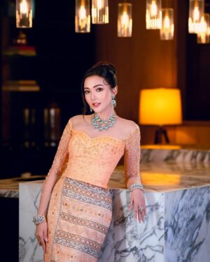 Wint Yamone Naing Instagram - အမျိုးသမီးတစ်ယောက်ရဲ့အလှဆုံးအချိန်ကဘယ်ချိန်လဲ 🧡
Zwal and Sai Fashion Collection Mandalay