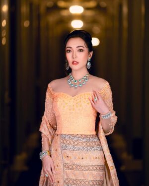 Wint Yamone Naing Instagram - အမျိုးသမီးတစ်ယောက်ရဲ့အလှဆုံးအချိန်ကဘယ်ချိန်လဲ 🧡
Zwal and Sai Fashion Collection Mandalay