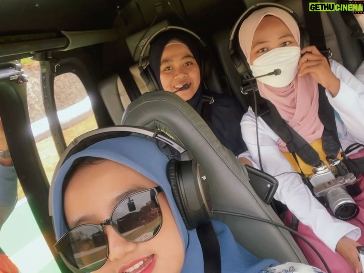 Wirda Mansur - 233K Likes - Naik 🚁 check! Alhamdulillah kemarin bersama @naya1402 & @afifah_apriliana14 MABers yang menang reward Trip Bali @millennialantibokek

Gue seneng banget ngajak kawan-kawan di MAB untuk membangun impian & berafirmasi. Datengin tempat keren, mewah, bagus, lalu afirmasi besok kita yang punya, yang bikin, yang usaha 😁

Alhamdulillah kali ini bisa beneran bawa MABers buat rasain langsung, dan afirmasi di TKP 😁 kelak bakal jadi Nyonya Nyonya besar, insya Allah.. jadi Menteri Pariwisata 😁 ngebangkitin ekonomi tiap lini, dan ngidupin pariwisata di berbagai Kota, Tanah Air, Aamiin..

Kalau kalian, impian & afirmasinya apa? 😍❤️