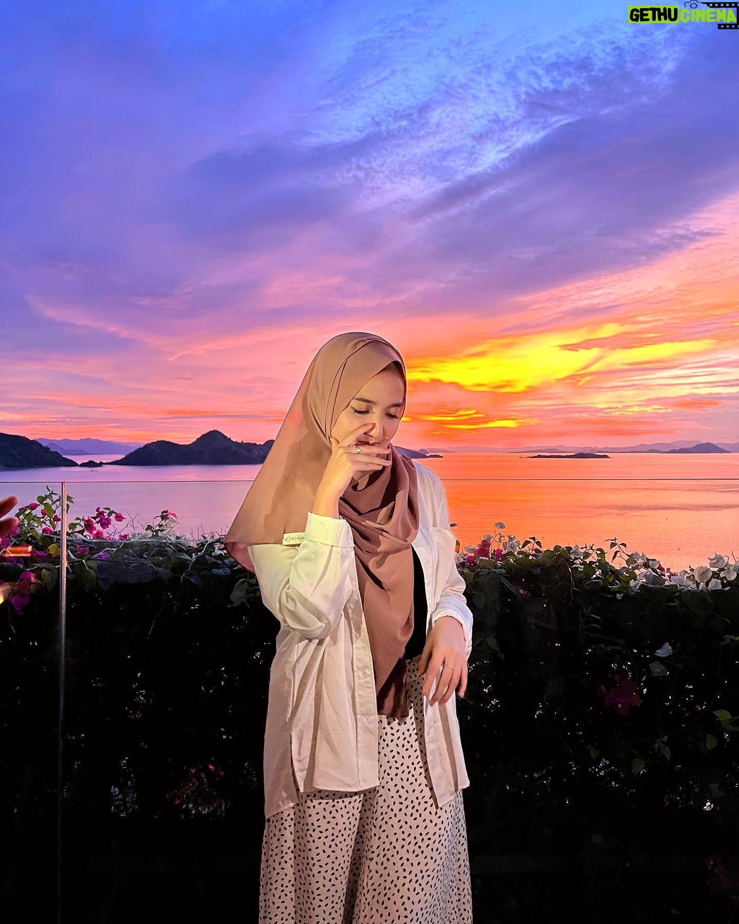 Wirda Mansur - 286.8K Likes - Bahkan ga butuh filter 😍✨
Masya Allah..