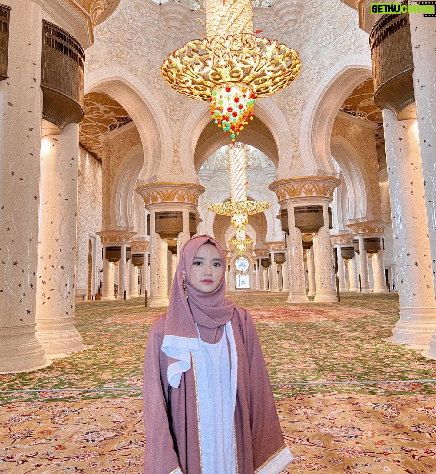 Wirda Mansur - 83K Likes - Buat yang lagi merasa jaaaauh sama Allah,
Apa yang menghalangi kita dari Dia?
Padahal jarak kita denganNya hanya sejauh sujud..

ihfadzillaha yahfadzka
— jagalah Allah, maka Allah akan menjagamu —

(memory in Abu Dhabi)