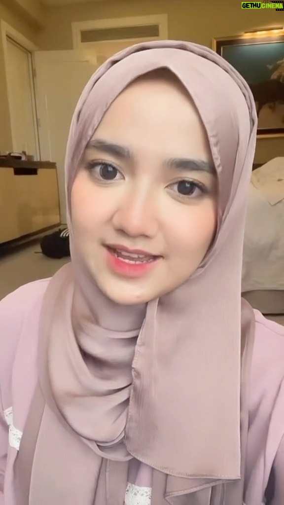 Wirda Mansur - 69.6K Likes - Kata Rasul, inilah manusia yang PALING RUGI di akhirat. Kaga berbuat, tapi jadi punya “catetan” 😄

Berbahagialah buat yang difitnah, dizholimi, ngalamin hal yg gak enak. Lapangin hati aja, luaskan maaf. Liat tuh, hadiah dari Allah.. bila kita bersabar, dosa kita ditanggung pelaku & kebaikan pelaku jd buat kita. Nah..

Biasain diri mendoakan saja, dan cukup nyampe di kita bila menemukan hal buruk.

Peluang dosa & pahala ini bedanya tipis. Jadi musti hati-hati. Semangat semuanya! 🥰