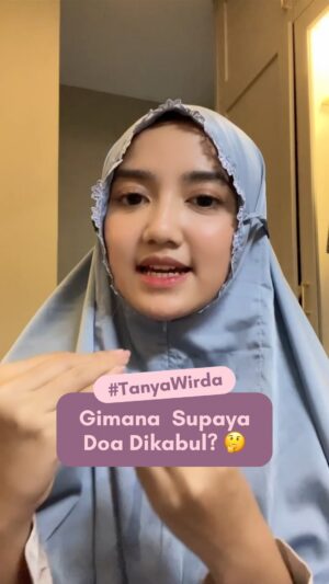 Wirda Mansur Instagram - #TanyaWirda | Gimana caranya tau doa kita kekabul?
——
Pembahasan ini sebenernya gak sesederhana yang kita tau, saaaangat luas kali lebar. Nanti kita bahas versi lengkap & panjangnya di Yousuf ya, hehe.
Pada hakikatnya, kita hanya punya Allah. Dan cuma Allah, tempat kita meminta.
Maka tempat meminta dan memohon terbaik, ya Allah. Bukan yang lain.
Sandarkan harapanmu kepada selain Allah,
Dan rasakan kekecewaan yang akan kau dapat..
Semoga jawabannya di video ini terjawab ❤️