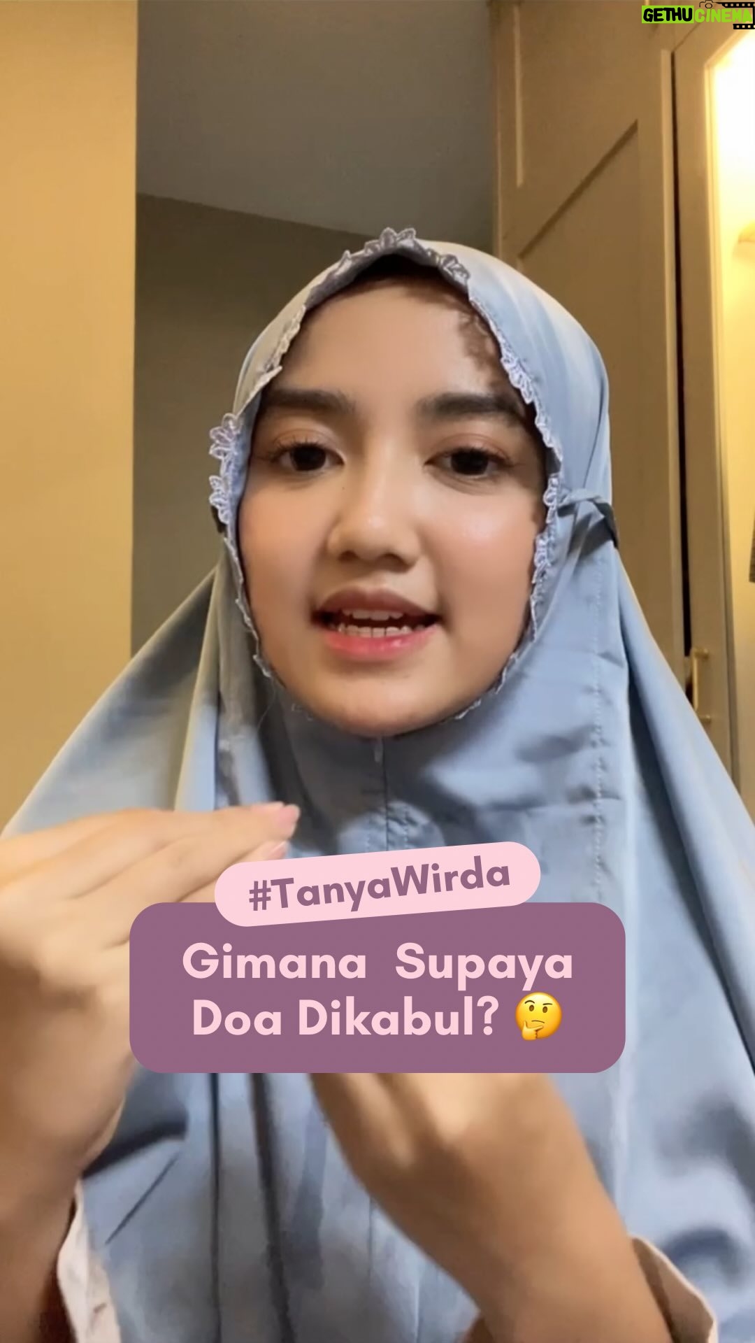 Wirda Mansur - 73.1K Likes - #TanyaWirda | Gimana caranya tau doa kita kekabul?

——

Pembahasan ini sebenernya gak sesederhana yang kita tau, saaaangat luas kali lebar. Nanti kita bahas versi lengkap & panjangnya di Yousuf ya, hehe.
Pada hakikatnya, kita hanya punya Allah. Dan cuma Allah, tempat kita meminta.
Maka tempat meminta dan memohon terbaik, ya Allah. Bukan yang lain.
Sandarkan harapanmu kepada selain Allah,
Dan rasakan kekecewaan yang akan kau dapat..

Semoga jawabannya di video ini terjawab ❤️