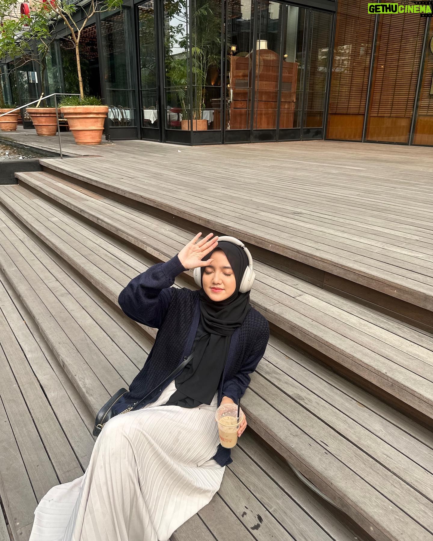 Wirda Mansur - 73.8K Likes - Coba komen di postingan ini seakan akan kita saudara 😂