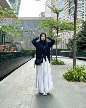 Wirda Mansur Instagram - Coba komen di postingan ini seakan akan kita saudara 😂