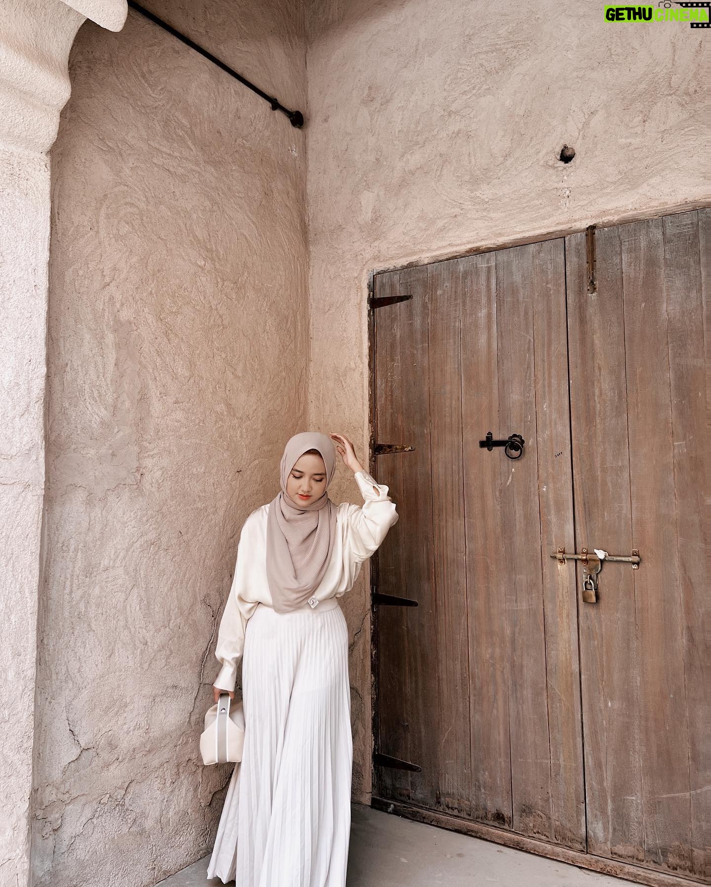 Wirda Mansur - 117K Likes - Selamat lebaran buat semuanyaa.. terutama buat orang2 yg kalo mau belanja cek saldo dulu baru berani beli 😍🥰 bismillah abis lebaran deressss rejekiiinyaaaaa