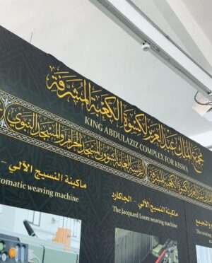 Wirda Mansur Instagram - #Hajjourney Chapter 8
Alhamdulillah dalam kesempatan undangan Haji ini, gue diajak ke pabrik untuk melihat proses pembuatan kiswah.
Apa itu kiswah?
Kiswah adalah kain hitam dengan aksen kaligrafi emas yang digunakan untuk menutup & melindungi Ka’bah
Masya Allah.. selama ini cuma bisa megang saat menyentuh Ka’bah, tapi Allah berikan kesempatan untuk megang langsung di tempat pembuatannya, such a whole experience!
☁️ Fun Fact,
Kain kiswah menggunakan kain dengan kualitas terbaik di dunia, dan melewati rangkaian durability test agar tahan banting segala cuaca. Baik cuaca panas ekstrim maupun hujan badai.
Kaligrafi di kainnya dicetak dengan printer canggih, sementara kaligrafi emasnya dijahit secara manual dengan tangan, penuh kehati hatian
☁️ Kiswah pada Ka’bah diganti setahun sekali, dan dibawa ke Masjidil Haram dengan penjagaan super ketat
Terakhir, ada yang bisa tebak gak nih berapa kira kira harga pembuatan Kiswah? 😉