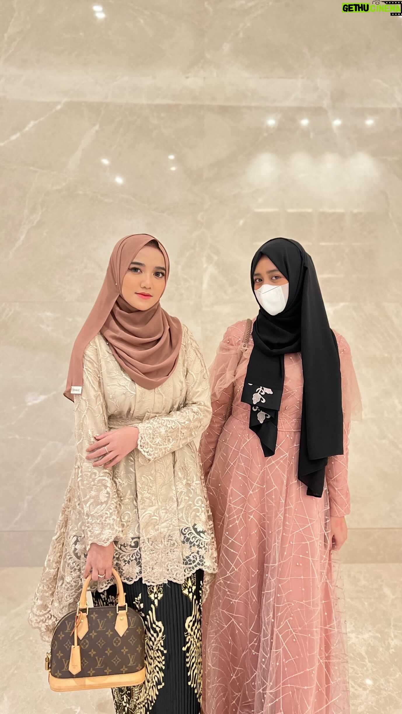 Wirda Mansur - 199K Likes - Sholawatin aja..
Selalu bawa ke afirmasi, jatohin omongan, dan visualisasi ✨

Happy Wedding Ka @riaricis1795 💕