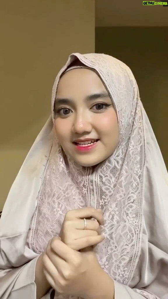 Wirda Mansur - 117.7K Likes - Pernah ga, lagi sholat, eh keliatan kakinya 🙈
Batalin atau terusin ya??? Coba liat jawabannya di video ini 🥰
