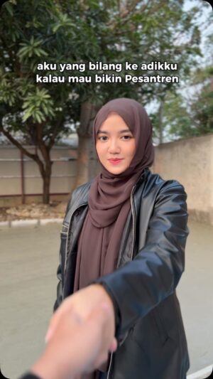 Wirda Mansur Instagram - jalan hidup yang tidak disangka sangka, life hasn't always been easy, tapi selagi itu bikin makin deket sama Allah, kenapa enggak? 🥰
2 tahun ini tahun penuh warna, bak hiburan dari Allah Swt, dikasih amanah yang luar biasa, gak hanya mencerdaskan anak anak bangsa lewat sistem pendidikan, tapi juga ngenalin Qur'an ke anak anak, wasilah Guru Guru @daarul_mansur
Semoga ini menjadi langkah awal, bukan tentang kesuksesan satu orang, tapi satu ummat. Aamiin ya Robbal Alaamiin...
#NyantrenNyamanTerjangkau di @daarul_mansur
☎️ Info Pendaftaran : 62 813 9804 1938
