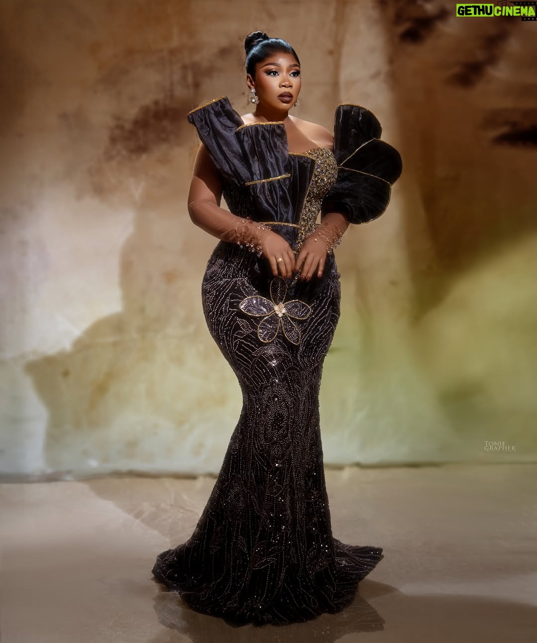 Wumi Toriola - 40.2K Likes - Premierre Ready😃😃😃😃

USA chapter

EP/investor way❤️❤️❤️❤️❤️❤️
 
Styled @lolarsfinesse 
Hair styled @bosslady_hairlinecare 
Makeup @beckyglam_studio 
Photography @toniegrapher
