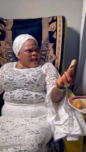 Wumi Toriola Instagram - The real Ginger is here any other Ginger is a kanterfeit On my way to give them the Ginger 😂 
Executives produced by :
@kie_kie__ 
@wumitoriola 
@iambisola 
@iambisola 
Today Is The Movie Premiere!
The Movie Itself Will Be Out In Cinemas From 26th Of September!
Please Go All Out To Support I Bet, It’s A Beautiful Movie o kie_kie_
_ Thank you hun o wumitoriola Thank you my dearly sisters