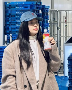 Wutt Hmone Shwe Yi Instagram - Airport fit checked ✅❄️🌬️