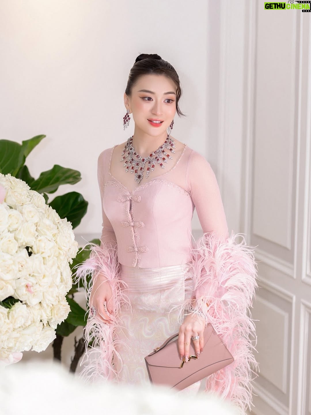 Wutt Hmone Shwe Yi - 16.6K Likes - “Love is in the air, and we’re here for it!”
Congratulations @paing_takhon_official & Smile 💞