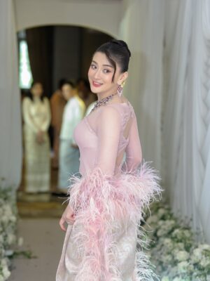 Wutt Hmone Shwe Yi Instagram - “Love is in the air, and we’re here for it!”
Congratulations @paing_takhon_official & Smile 💞
