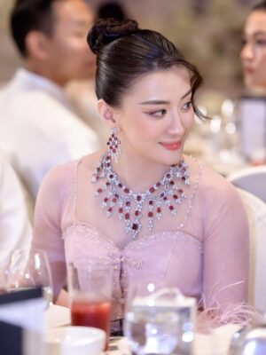 Wutt Hmone Shwe Yi Instagram - “Love is in the air, and we’re here for it!”
Congratulations @paing_takhon_official & Smile 💞