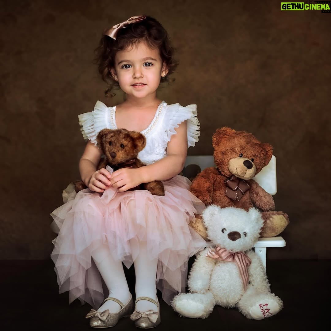 Ximena Duque - 130.3K Likes - La princesa de mi vida mas pequeña ya tiene 3 @skyeadkins_3 🎉🎉🎉
Hace tres años estaba esperando tu llegada mi pequeña y verte ahora tan grande, hermosa, divertida, tierna, con ese carácter y personalidad tan increíble que te caracteriza, llena mi corazón de mucha alegría. Anoche te lo dije… desde que llegaste a nuestras vidas fuimos aun mas felices. Llegaste a completarnos. Te amo mi amor pequeña. Que sean muchos mas y que la vida me permita verte crecer cada dia. HAPPY B DAY CHIQUIRRI ❤️

Fotos por: @maymartinezphotography 💗💗💗

#happybirthday #babygirl #skye #girl #princess #love #beautiful