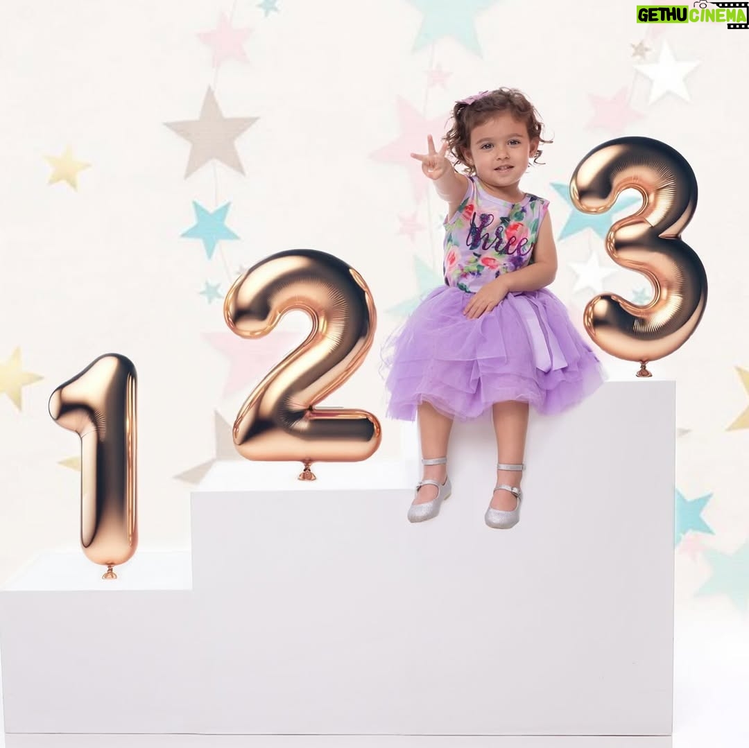 Ximena Duque - 130.3K Likes - La princesa de mi vida mas pequeña ya tiene 3 @skyeadkins_3 🎉🎉🎉
Hace tres años estaba esperando tu llegada mi pequeña y verte ahora tan grande, hermosa, divertida, tierna, con ese carácter y personalidad tan increíble que te caracteriza, llena mi corazón de mucha alegría. Anoche te lo dije… desde que llegaste a nuestras vidas fuimos aun mas felices. Llegaste a completarnos. Te amo mi amor pequeña. Que sean muchos mas y que la vida me permita verte crecer cada dia. HAPPY B DAY CHIQUIRRI ❤️

Fotos por: @maymartinezphotography 💗💗💗

#happybirthday #babygirl #skye #girl #princess #love #beautiful