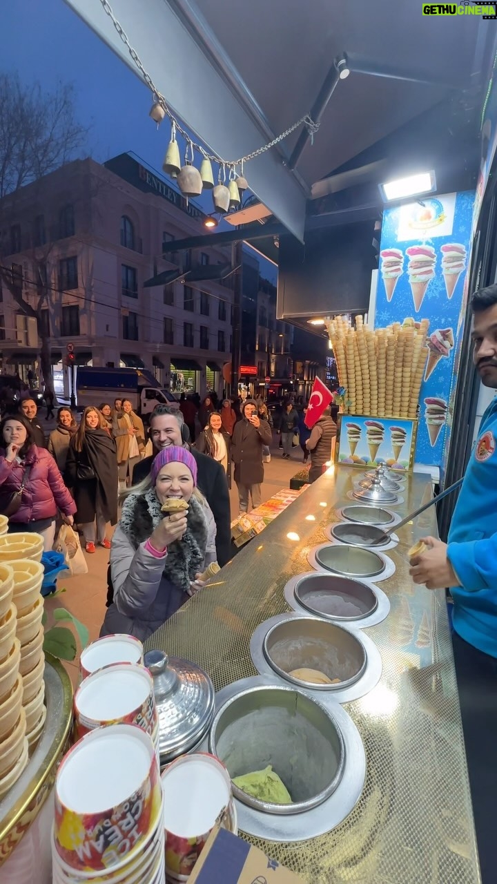 Ximena Duque - 86K Likes - Valió la pena que helado mas bueno 😋
Ustedes hubieran tenido la misma paciencia que yo? Jaja

@go__istanbul @goturkiye @turkishairlines 

#istanbulisthenewcool #goi̇stanbul #travel #fun #gotürkiye #happy #icecream #lol