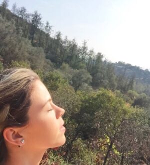Ximena Duque Instagram - ✨ Los Ángeles, siempre en mi corazón ✨

Hoy, mientras veo imágenes de los incendios y pienso en tantas familias que lo han perdido todo, no puedo evitar recordar cada uno de los momentos maravillosos que viví ahí. Desde mis días en los sets de grabación, hasta los paseos en familia y los sueños que construí en esa hermosa ciudad.

A mis amigos, conocidos y a cada persona afectada, quiero decirles que mi corazón está con ustedes. Me uno a su dolor, pero también a su esperanza. Quiero recordarles algo: el fuego puede destruir lo material, pero nunca podrá apagar la fuerza de un corazón lleno de sueños y valentía.

Los Ángeles es una ciudad que siempre ha resurgido con más brillo y fortaleza. Hoy más que nunca, creo en el poder de la comunidad y la solidaridad. Sepan que, aunque la distancia me separe físicamente, estoy aquí con ustedes.

A todos mis seguidores: unámonos en oración y acción para apoyar a quienes más lo necesitan. Cada gesto cuenta y, juntos, podemos devolver la esperanza a quienes hoy enfrentan esta tragedia.

Los ángeles reales son ustedes, quienes no se rinden, quienes ayudan y quienes vuelven a levantarse. 💛

#fuerzalosangeles #losangeles #california #bestrong 
#prayers