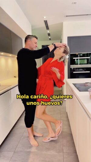 Ximena Duque Instagram - Si no hay acción la noche anterior, al día siguiente soy su mejor amigo 😂

Alguien se identifica? “Lol” 

#couple #husbandandwife #bff #funny #reels #fun #love