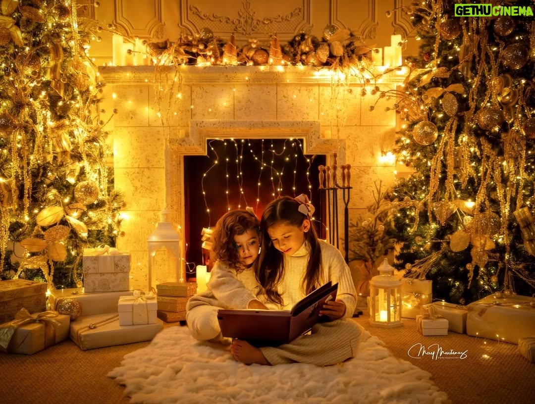 Ximena Duque - 162K Likes - La Navidad es mucho más que luces, regalos o decoraciones. Es un momento para valorar lo más importante: la unión familiar, el amor y los lazos que nos mantienen juntos. Para mí, no hay mayor bendición que compartir estos días con mi familia, rodeada de amor y enseñándole a mis hijos que lo más valioso en la vida son esos momentos que creamos juntos, las risas, los abrazos y el ejemplo de un amor incondicional.

En estas fechas, mi corazón está lleno de gratitud, y quiero desearles a todos ustedes, que me acompañan día a día, una Navidad maravillosa. Que sus hogares se llenen de amor, alegría y paz, y que el 2025 les traiga todo lo bonito que sus corazones anhelan. Abracen a sus seres queridos, valoren cada momento y sigan construyendo recuerdos que duren para siempre.

¡Feliz Navidad para ustedes y sus familias! 

#feliznavidad #merrychristmas #2024 #family #love #momanddaughter #sisters #husbandandwife 

Gracias @maymartinezphotography por estas fotos tan hermosas ❤️❤️❤️