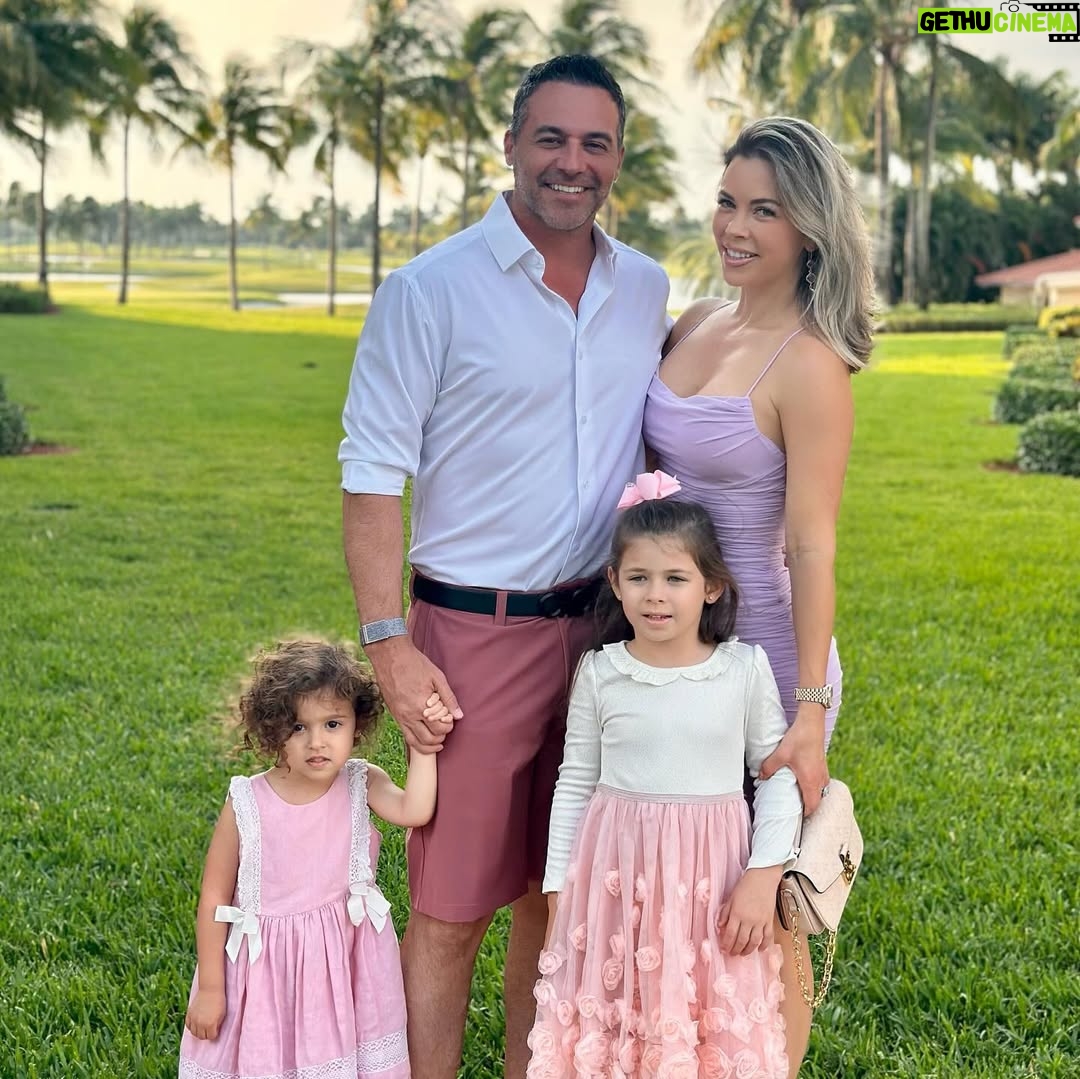 Ximena Duque - 144.5K Likes - Ser madre es la bendición mas grande que Dios me ha dado…
Hoy y todos los dias agradezco por esta bendición y por la fortuna de disfrutar de mi madre cada dia. 
Gracias mi amor @jayadkins3 por hacer de este dia uno tan especial. 
Hijos @carabiascristan @lunaadkins3 @skyeadkins_3 LOS AMO CON MI VIDA ❤️ gracias por hacerme la mamá mas feliz del mundo!!! 

Este año escogimos el hotel @trumpdoral para pasar el fin de semana del dia de la madre y la experiencia ha sido maravillosa de principio a fin!!! 

#mothersday #love #family #momandson #momanddaughter  #son #daughters #husbandandwife #trumpdoral #miami #golf