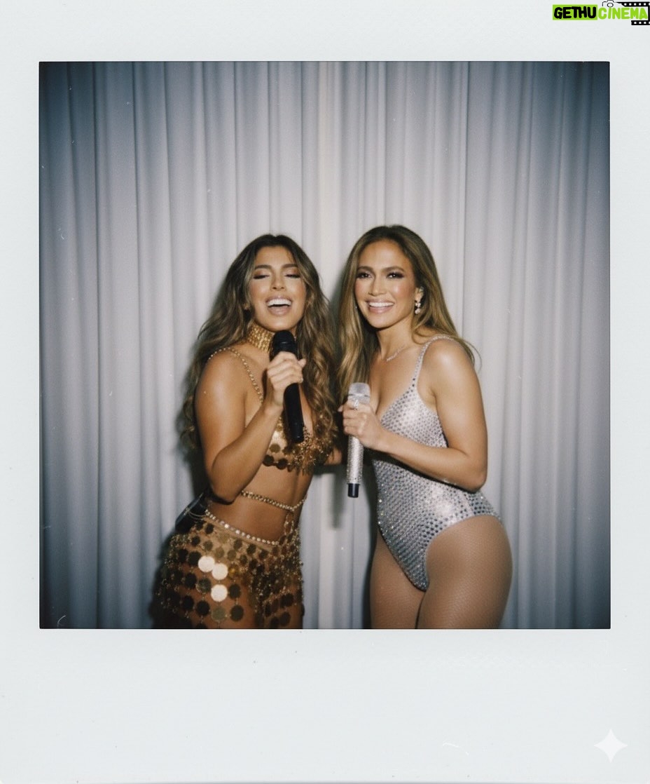 Yahaira Plasencia - 42.8K Likes - Tenía estas fotos guadadas bajo 7 llaves 🔑 
Pero es momento de sacarlas🫣❤️
Los envidiosos dirán que es IA🙄😂

I Love you @jlo❤️ por siempre y para siempre💣