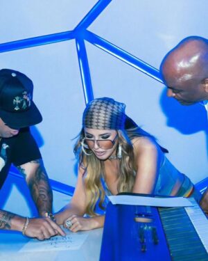 Yahaira Plasencia Instagram - LA VIDA ES UNA FIESTA 🎉💖🥳
Feliz y agradecida por ser parte de este hit 🔥❤️ cumpliendo sueños de a pocos, con mucho trabajo y esfuerzo se logran grandes cosas 🙏🏽💖🥹
Gracias @sergiogeorge por la oportunidad ✨
disponible en todas las plataformas digitales 
¿Ya la escuchaste? 🥳

#agradecida #musica #salsaurbana #hit #wisin #yahairaplasencia #sergiogeorge