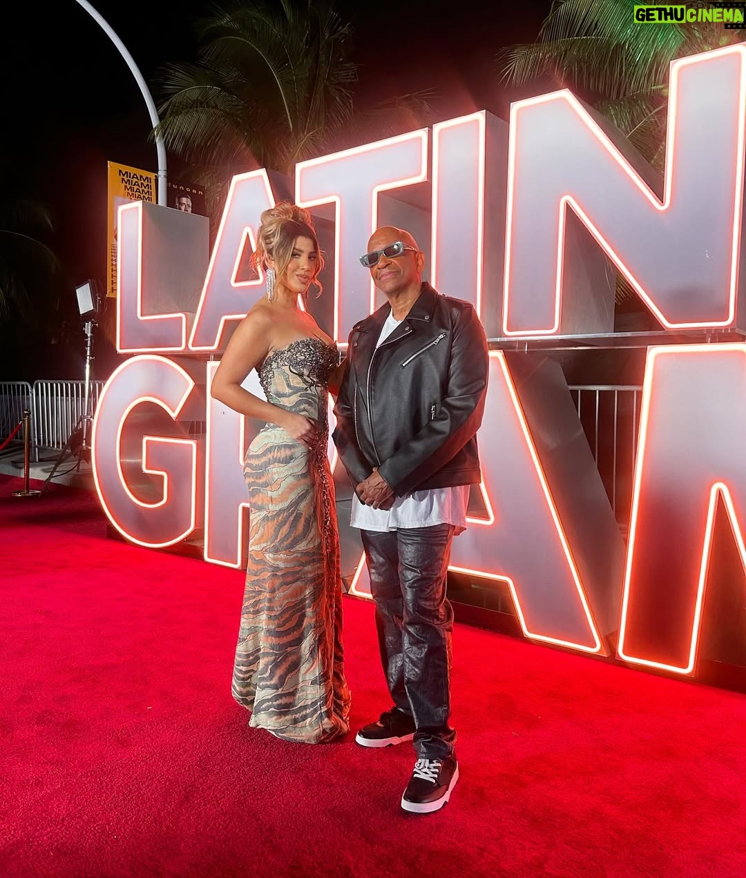 Yahaira Plasencia - 58.9K Likes - Una noche inolvidable!! 
La Salsa Vive🔥👏🏻🎉

La verdad han sido 3 días que he absorbido tanto de estos grandes !!! 
Más motivada no puedo estar 💪🏻🥺

Stylling @sandramadjdi 
Dress @emasavahl 
Make up @nani_beautyllc 
Hair @susiitv 

@latingrammys @yosoylaindia @sergiogeorge  @marcanthony @nodal 
Maestros!! 👏🏻👏🏻