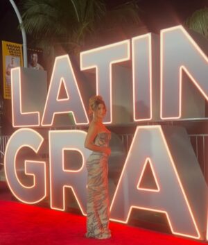 Yahaira Plasencia Instagram - Una noche inolvidable!! 
La Salsa Vive🔥👏🏻🎉

La verdad han sido 3 días que he absorbido tanto de estos grandes !!! 
Más motivada no puedo estar 💪🏻🥺

Stylling @sandramadjdi 
Dress @emasavahl 
Make up @nani_beautyllc 
Hair @susiitv 

@latingrammys @yosoylaindia @sergiogeorge  @marcanthony @nodal 
Maestros!! 👏🏻👏🏻