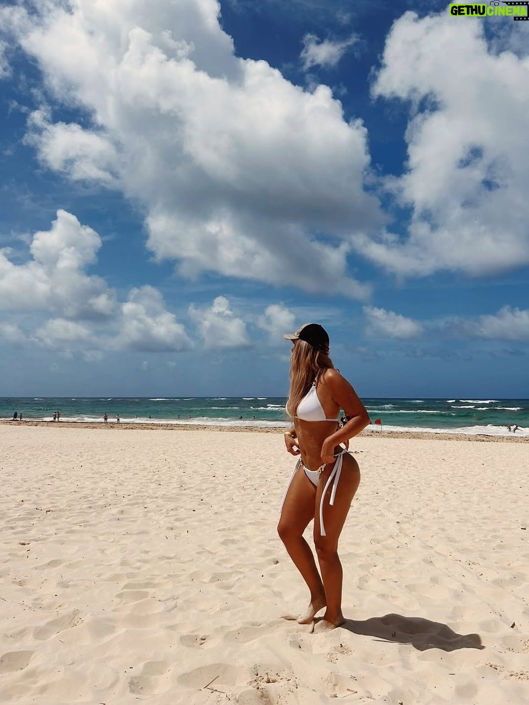 Yahaira Plasencia - 52.7K Likes - Entre el sol, la arena y las buenas vibras ☀️🏖️🌊👙