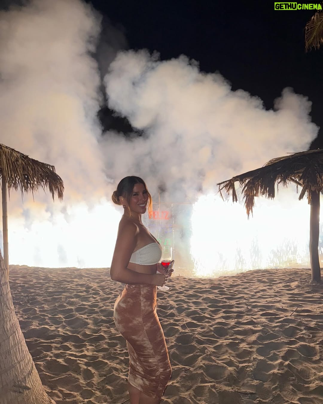 Yahaira Plasencia - 25.2K Likes - HB TO ME❤️🎉
Gracias Dios por un año más de vida,soy realmente bendecida🤍