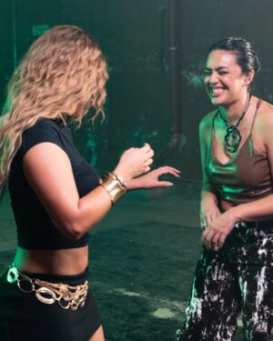 Yahaira Plasencia Instagram - “Las Mujeres también se equivocan” ft. @yahairaplasencia ya está disponible en todas las plataformas digitales!! 😍🫶

🇵🇪 & 🇦🇷 unidos en esta canción ❤️

📸 @baezer