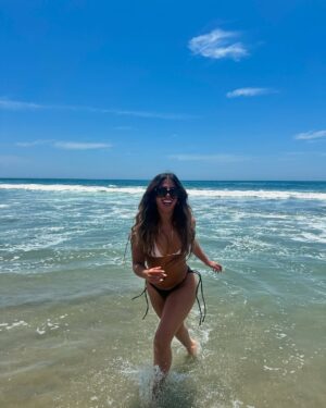 Yahaira Plasencia Instagram - Mi lugar favorito 🌊🐚🌸☀️