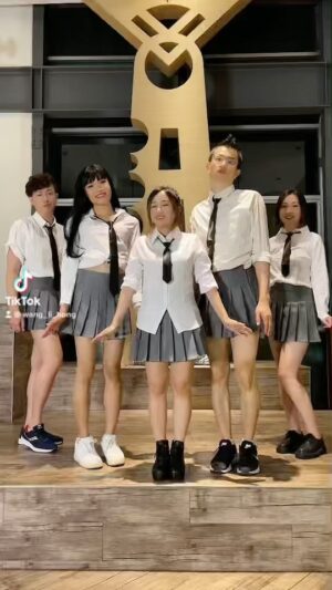 Yang Bao Bei Instagram - 《愛你》
希望帶給你們無限歡樂 😂
感謝演出 @ryan_yang_3 @emmawong.520 @wang_li_hong_ @bryanweee