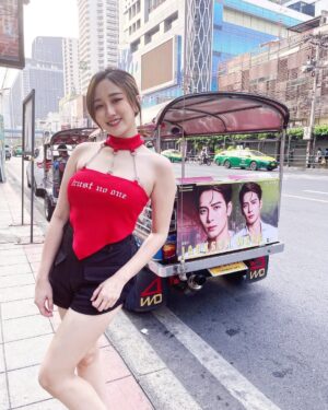 Yang Bao Bei Instagram - What a lucky day! We accidentally bumped into Jackson Wang & Bambam in Thailand 😇