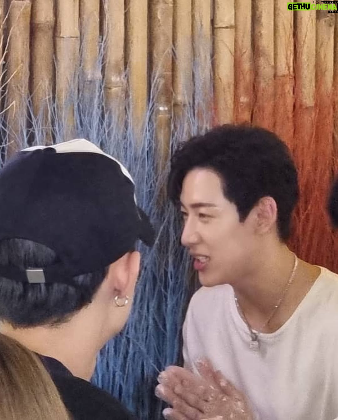 Yang Bao Bei - 12.6K Likes - What a lucky day! We accidentally bumped into Jackson Wang & Bambam in Thailand 😇