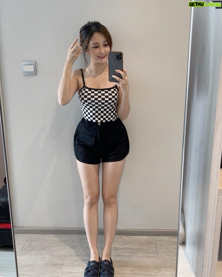 Yang Bao Bei - 6.7K Likes - Life is tough, but we are tougher.