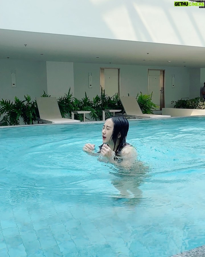 Yang Bao Bei - 8.5K Likes - Sawadeeka 🇹🇭 happy commercial shooting day at BKK 💗