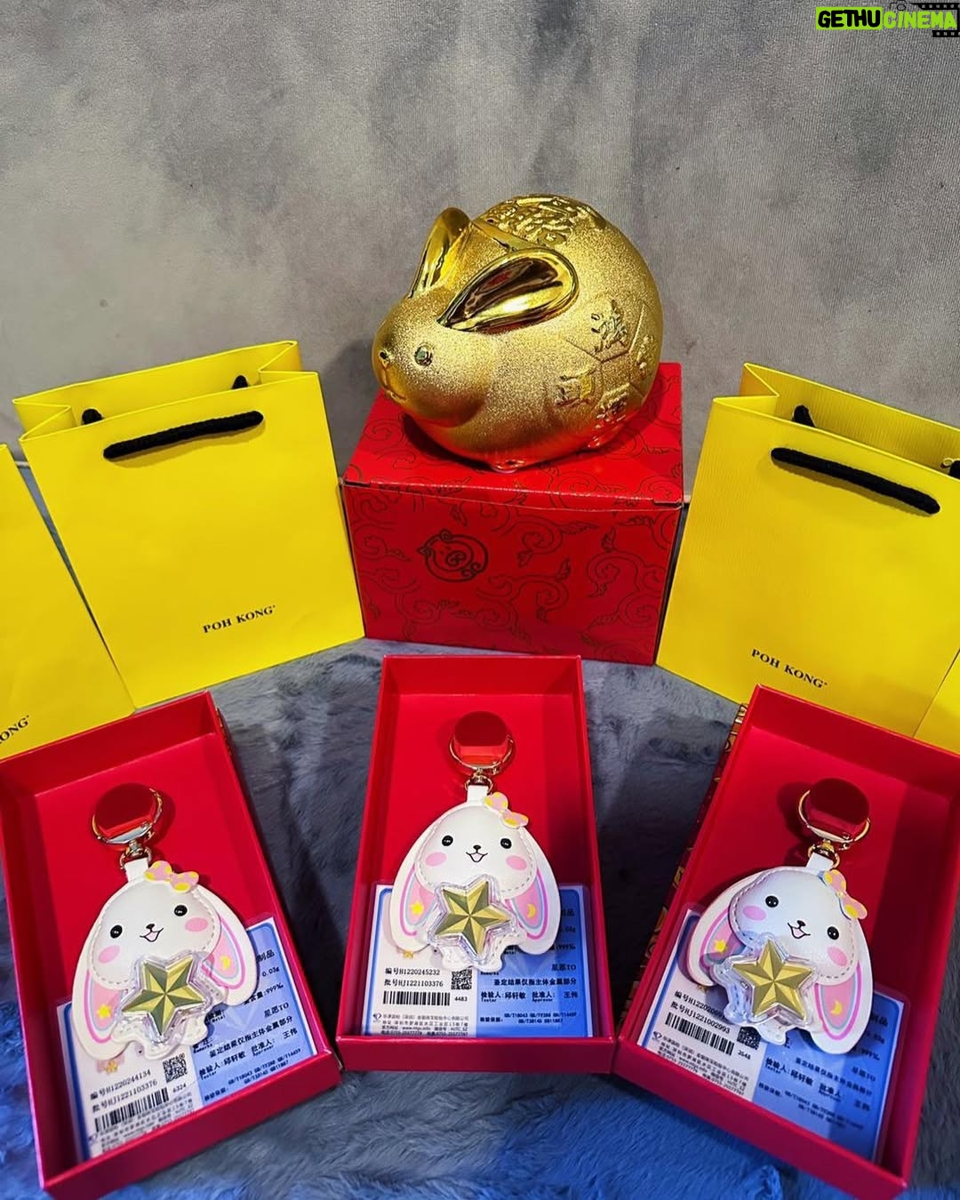 Yang Bao Bei - 5.8K Likes - 新年禮物Giveaway ❤️

為了謝謝大家的支持我們準備了金兔兔給大家當新年禮物～ 想要獲取的寶貝們，第一個step

1. Follow @yangbaobei94 & @baby.a_813 

2. 留言tag 5 個朋友   一句祝福語

3. Like 這個post

我們會在新年結束後開直播抽出得獎者❤️❤️❤️