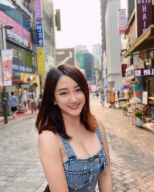 Yang Bao Bei Instagram - 我自己把头发剪短了 😄爽