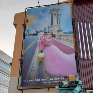 Yang Bao Bei Instagram - 人生的第一個大Billboard 廣告 🪧✌️
夢想實現了 謝謝 Sandiego Wedding給我這個機會
以為自己出事後不會再完成這個夢想
謝謝還願意用我的廠商 願意給我的廠商
只要你願意給機會 ,我都會好好完成工作給您 !
Ps:// 我沒對象 也不想唯一的billboard也要跟律師拍😭所以謝謝 @tokok0575 願意來幫忙我拍攝🎬 謝謝他的女朋友允許✅