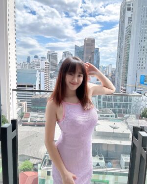 Yang Bao Bei Instagram - 虽然我已经不再像以前般快乐了
但至少我变得更坚强 更会面对现实了
虽然我不再年轻貌美了
但是我更懂得爱惜生命 珍惜自己的身体了
虽然我不完美 但至少我曾经勇敢过
致三十未满的你 ,珍惜每一刻!