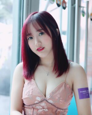 Yang Bao Bei Instagram - 新发型 新衣服 新包包 新的我 ☺️