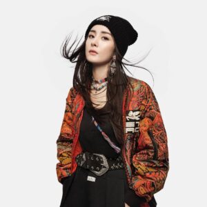 Yang Mi Instagram - “I’m happy to become ETRO's global ambassador! Love ETRO FW21 collection! Looking forward to our great journey!"
很高兴成为ETRO 全球代言人，超爱ETRO 2021秋冬系列! 未来可期，一路同行！@ETRO