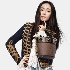 Yang Mi Instagram - “I’m happy to become ETRO's global ambassador! Love ETRO FW21 collection! Looking forward to our great journey!"
很高兴成为ETRO 全球代言人，超爱ETRO 2021秋冬系列! 未来可期，一路同行！@ETRO